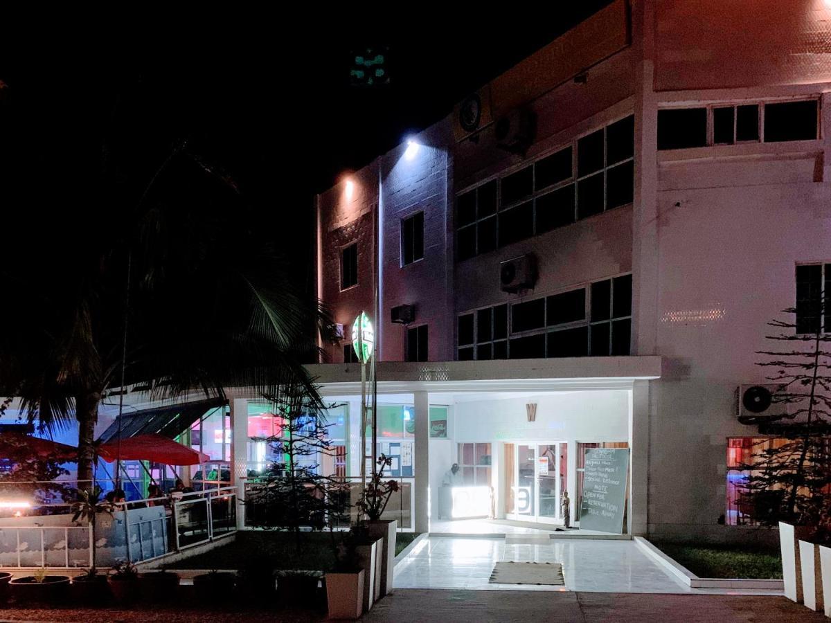 Woodpecker Resort Hotel Banjul Exterior photo